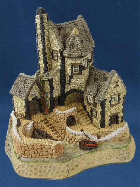 The World of David Winter Cottages - Listings of all the cottages including information and photos of these retired and discontinued miniature houses and collectables. Plus …